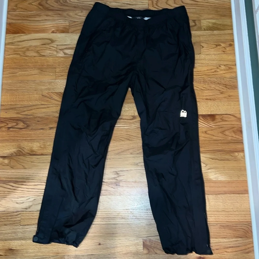 Black Men’s REI,‎ the co-op pants. Size Large.  Full zip up leg--Peak 2.5L